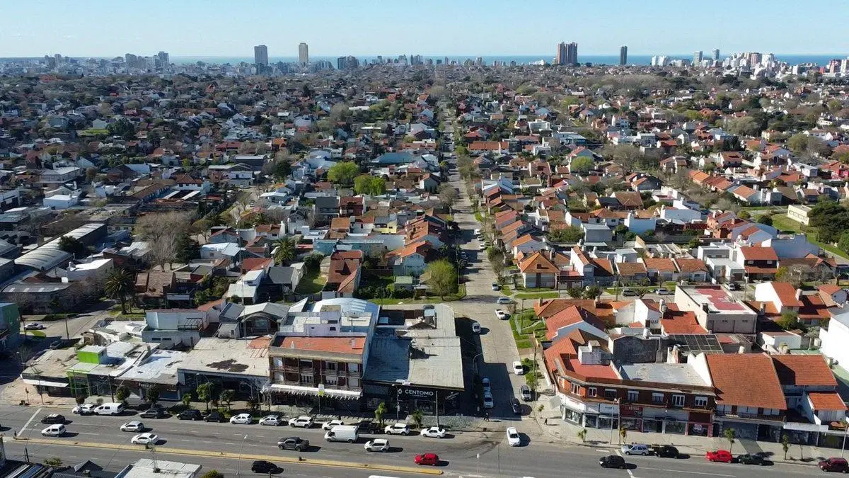 Venta local + depósito esquina Av. Juan B. Justo 4