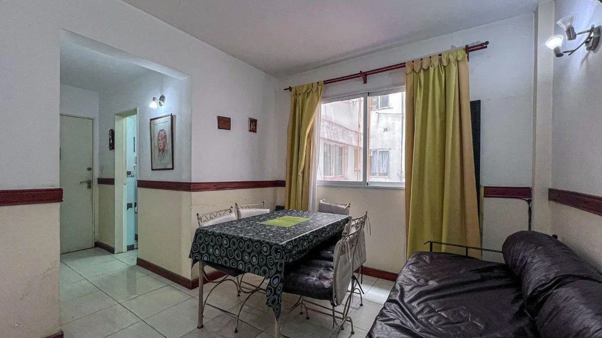 DEPARTAMENTO  EN VENTA DE 2 AMBIENTES CENTRO 4