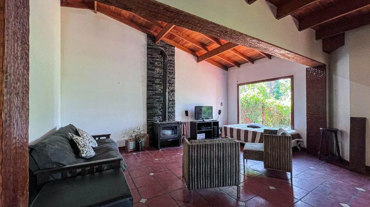 VENTA CASA 4 AMBIENTES LOS ACANTILADOS PARQUE 3