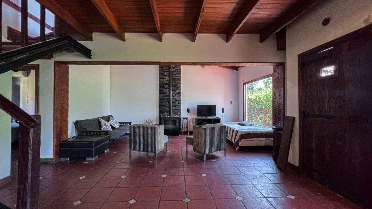 VENTA CASA 4 AMBIENTES LOS ACANTILADOS PARQUE 2