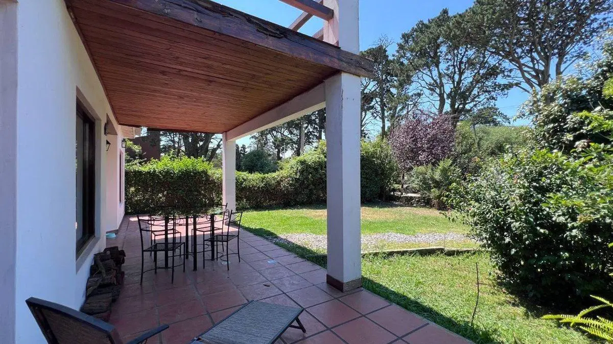 VENTA CASA 4 AMBIENTES LOS ACANTILADOS PARQUE 4