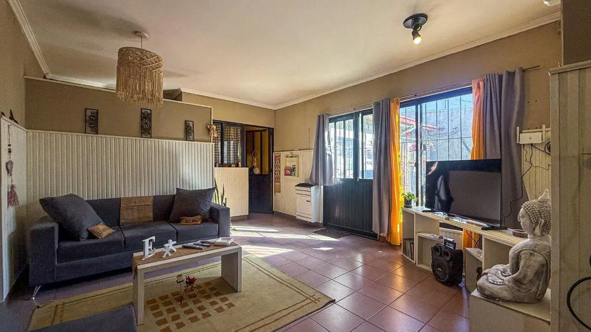 VENTA CASA 3 AMB + DPTO 2 AMB CON COCHERA SAN JUAN 4