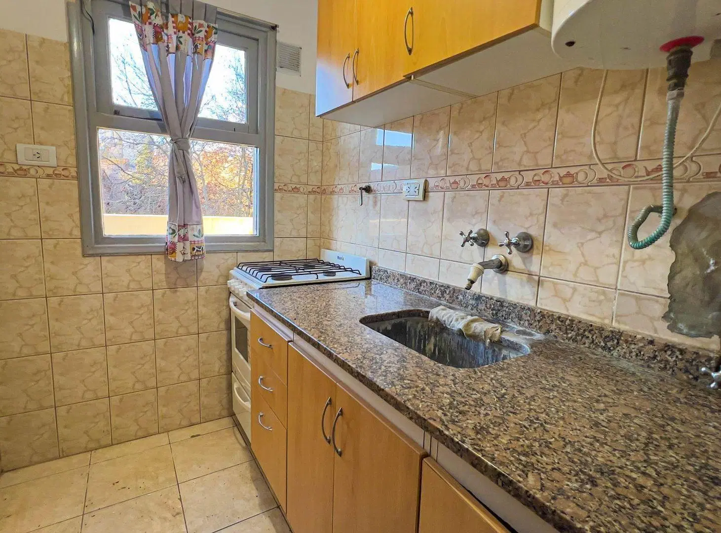 Alquiler Monoambiente con Terraza Zona L a Perla 4