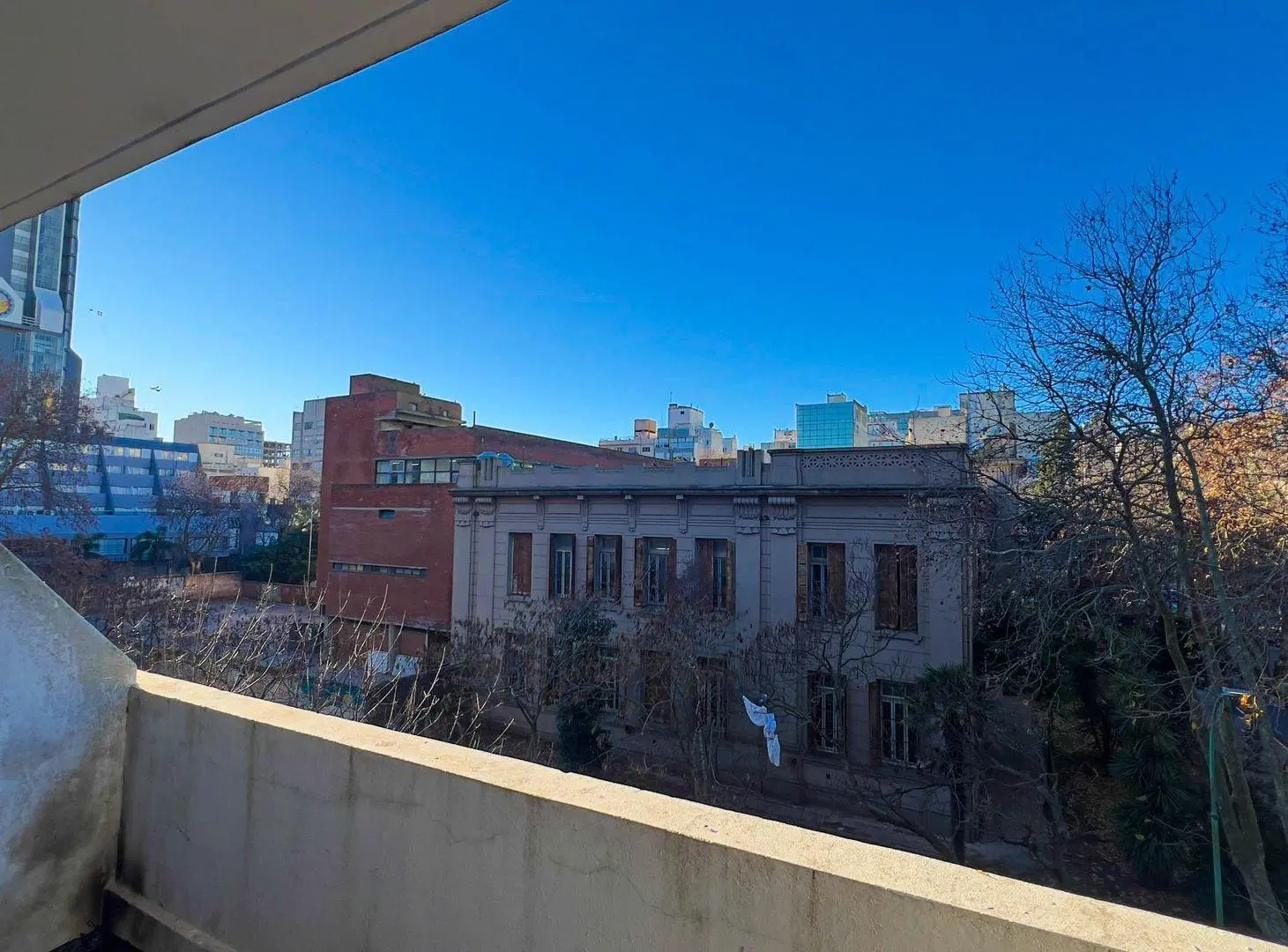 Alquiler Monoambiente con Terraza Zona L a Perla 3