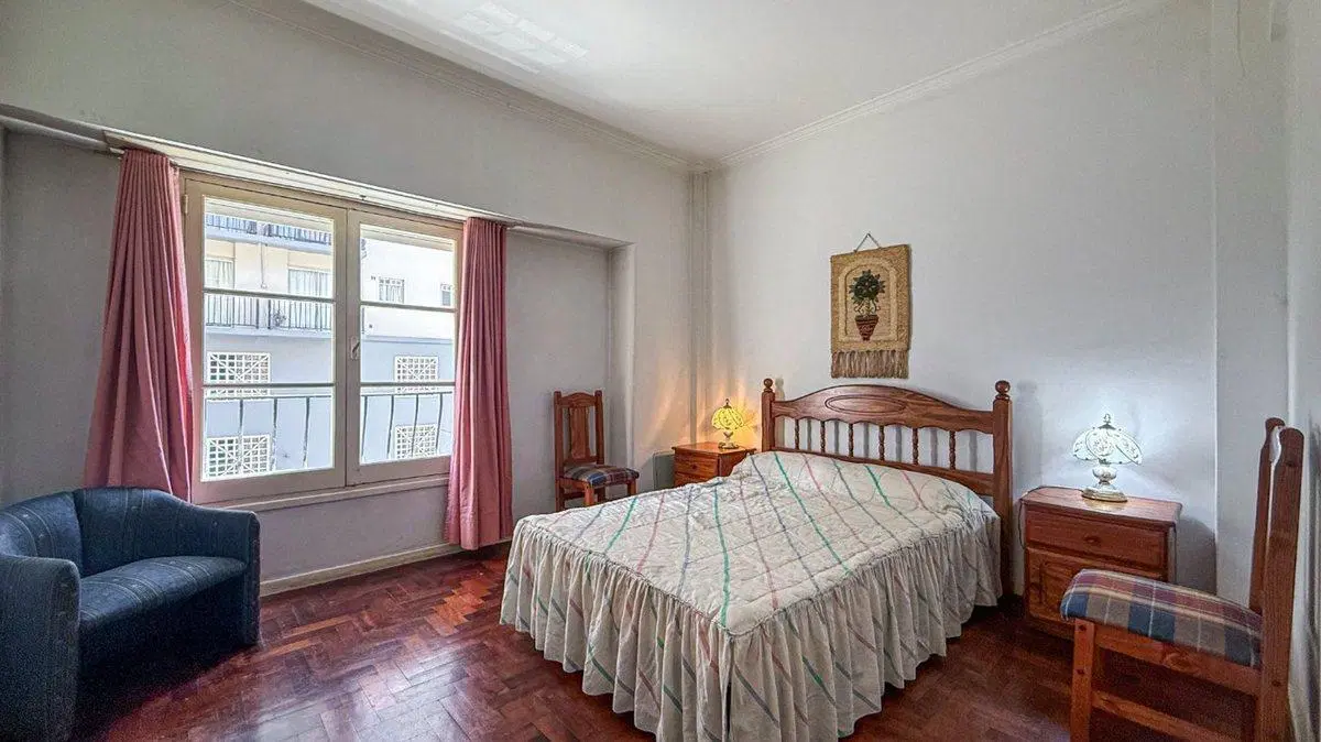 VENTA DEPTO 3 AMB FRENTE CON BALCÓN Y DEPENDENCIA 4