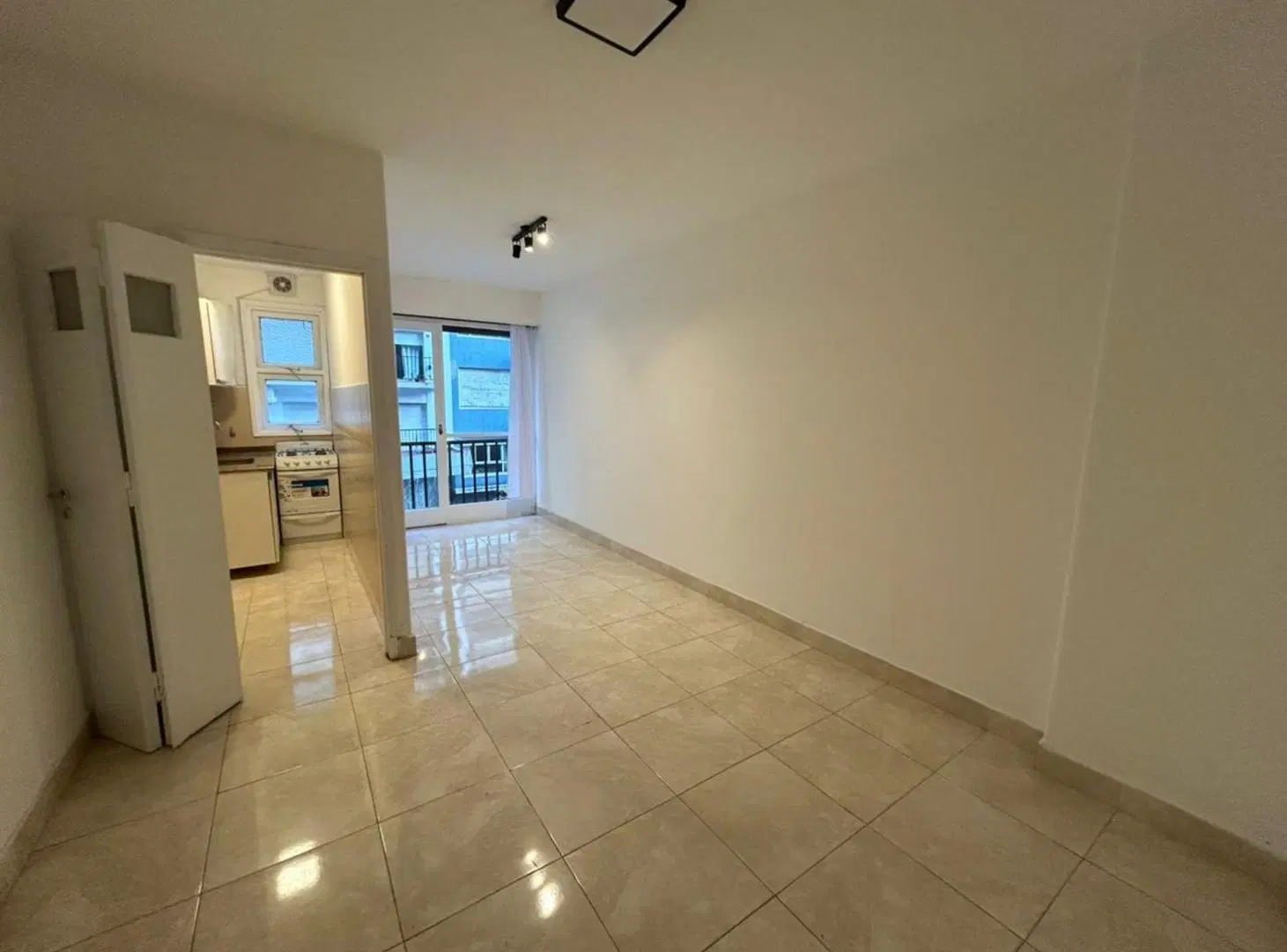 VENTA MONOAMBIENTE FRENTE PLAZA COLON RECICLADO 3