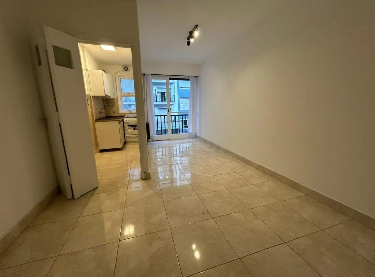 VENTA MONOAMBIENTE FRENTE PLAZA COLON RECICLADO 8