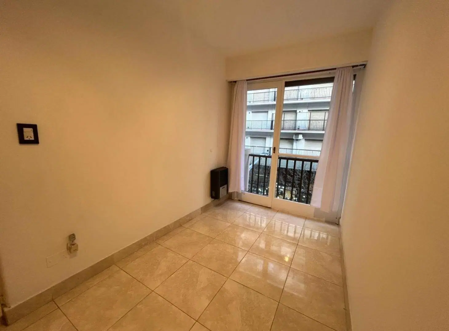 VENTA MONOAMBIENTE FRENTE PLAZA COLON RECICLADO 4