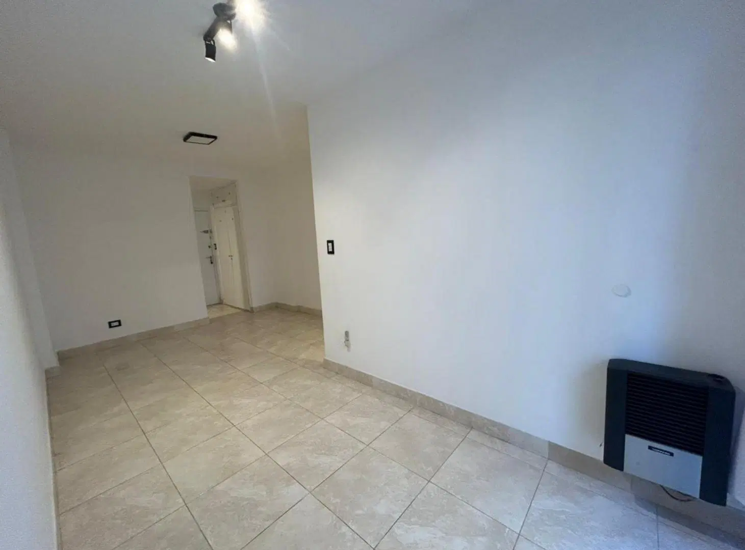 VENTA MONOAMBIENTE FRENTE PLAZA COLON RECICLADO 2