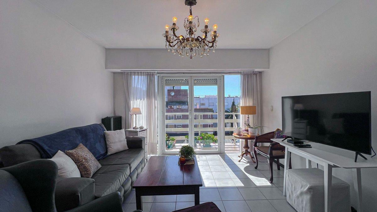 DEPARTAMENTO 4 AMBIENTES EN VENTA CHAUVIN COCHERA