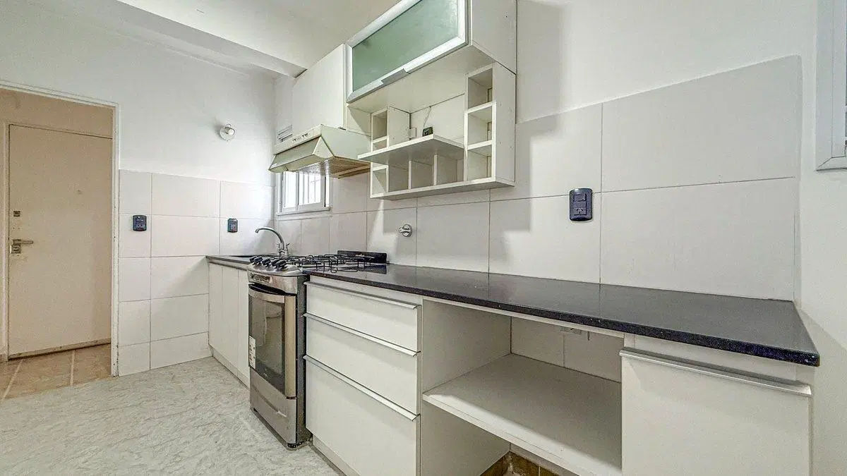 VENTA DEPTO 4 AMBIENTES LA PERLA COCHERA Y  PATIOS 3