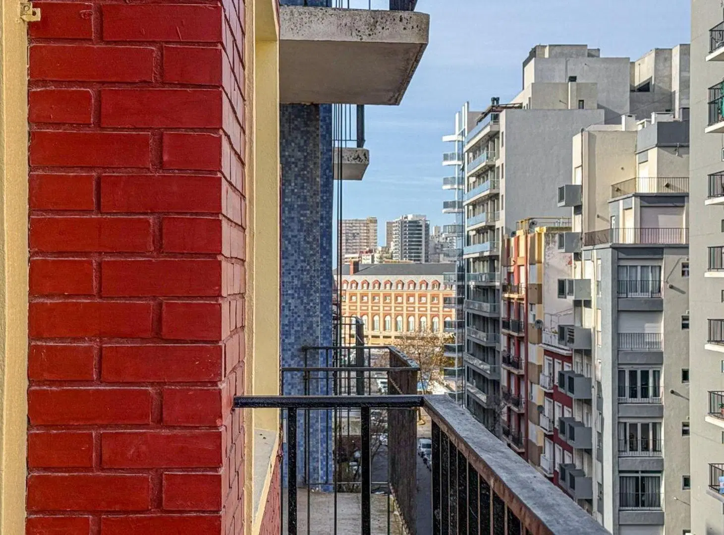 VENTA DEPARTAMENTO 3 AMBIENTES AL FRENTE CENTRO 8