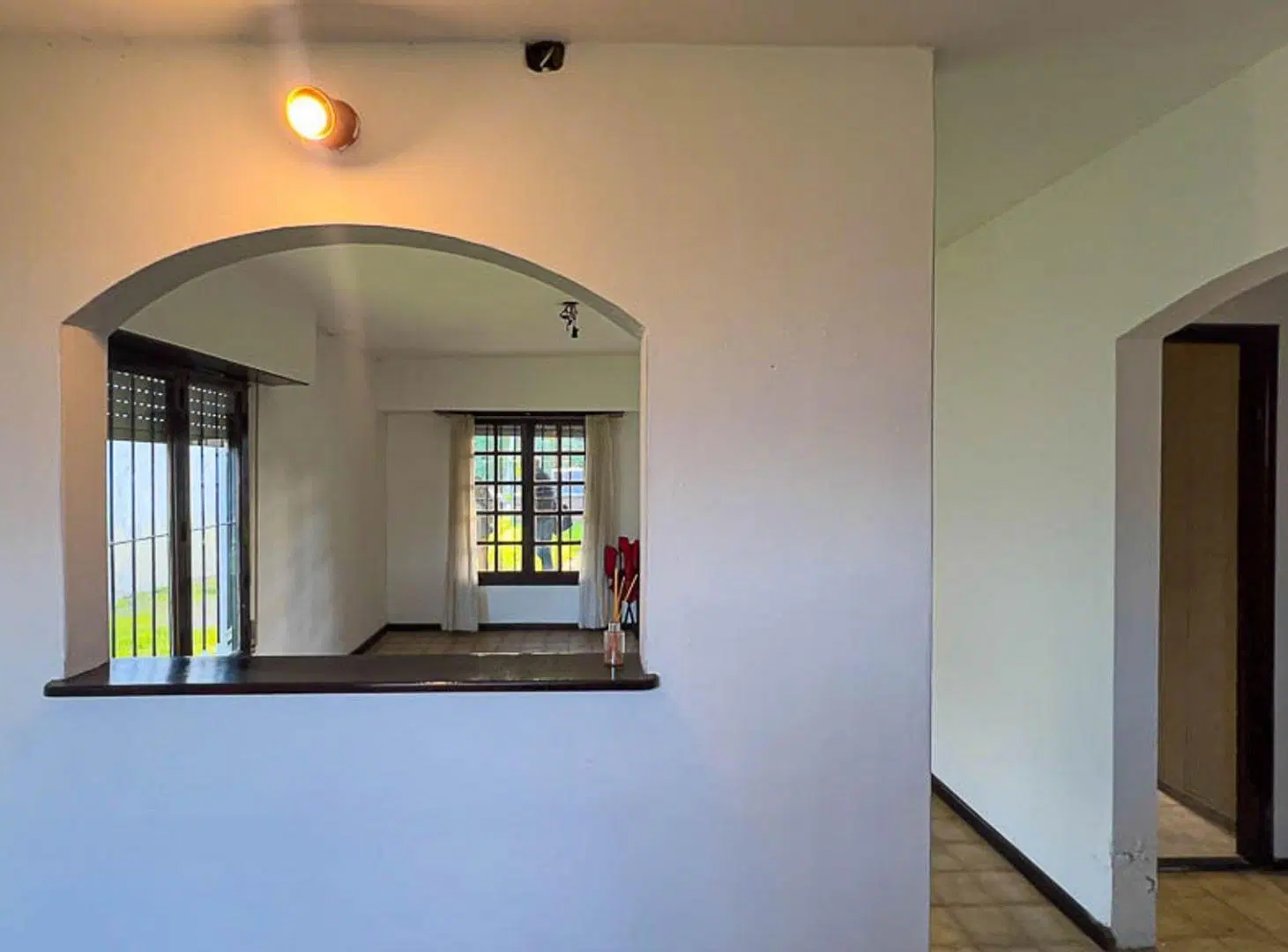 VENTA CASA 3 AMBIENTES  CON PARQUE 8
