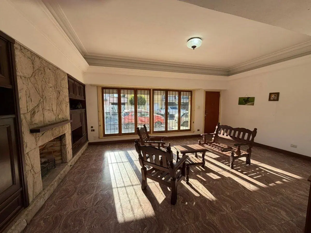 VENTA CASA 4 AMBIENTES CON DOBLE COCHERA CENTRO 2