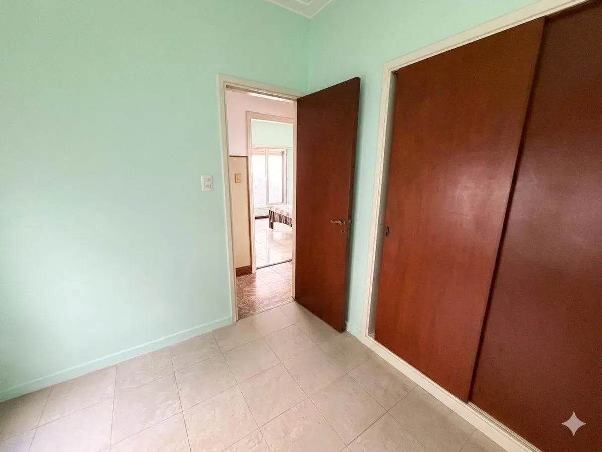 VENTA CASA 4 AMBIENTES CON DOBLE COCHERA CENTRO 4