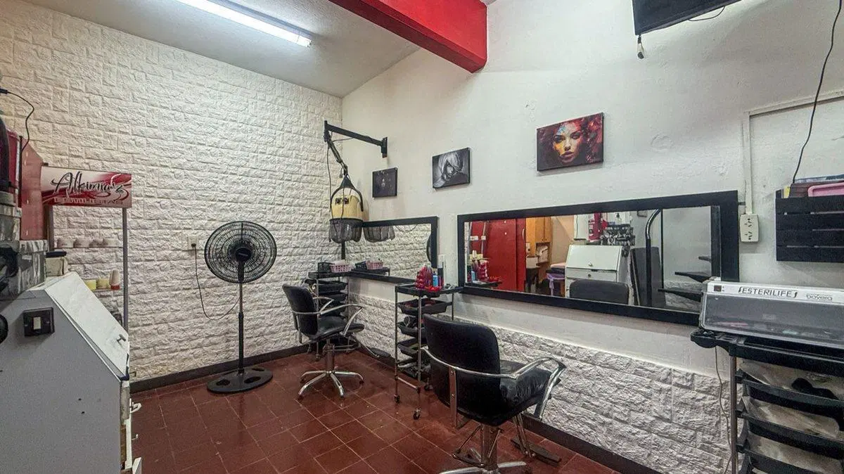 VENTA LOCAL CON SOTANO GALERIA EVES PEATONAL. 4