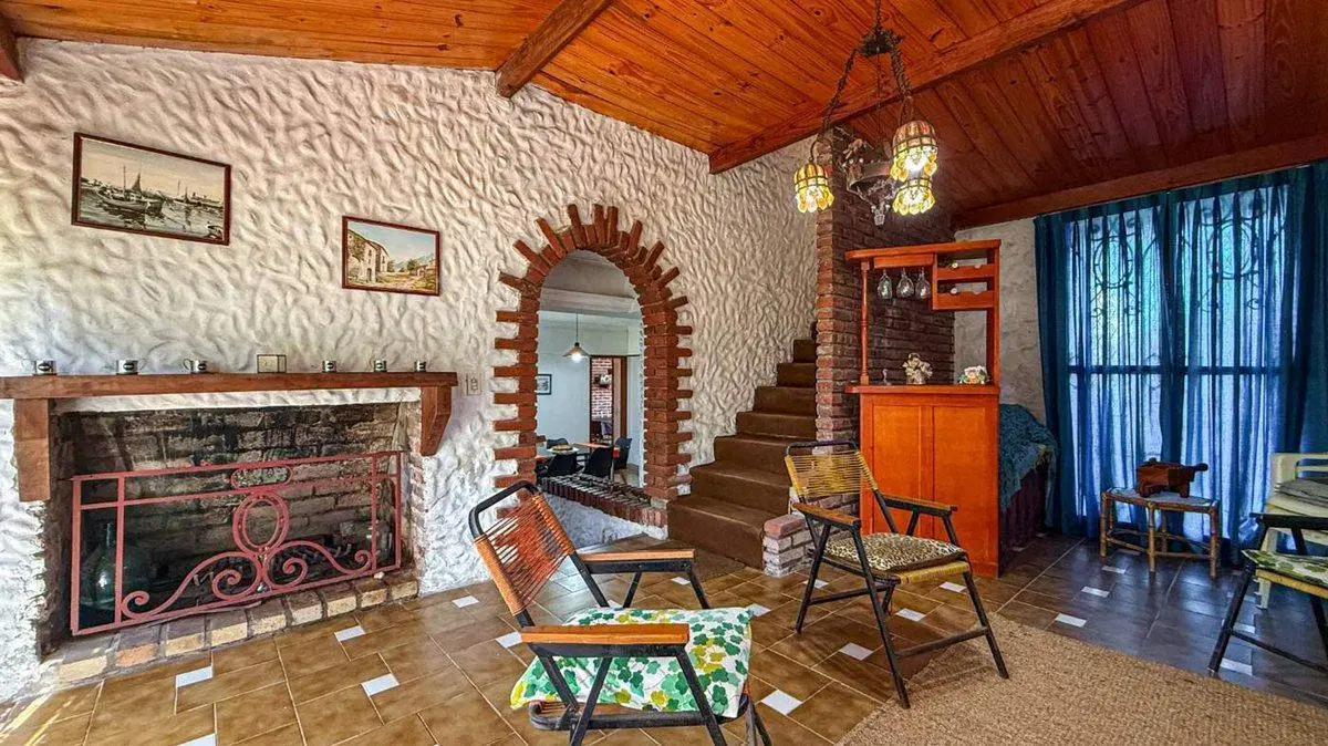 CASA 3 AMBIENTES CON PARQUE EN VENTA LOS PINARES 4