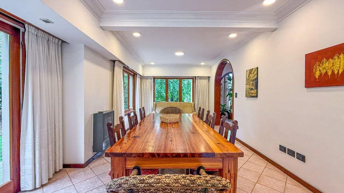 VENTA CASA 5 AMBIENTES PARQUE Y PISCINA SIERRAS 4