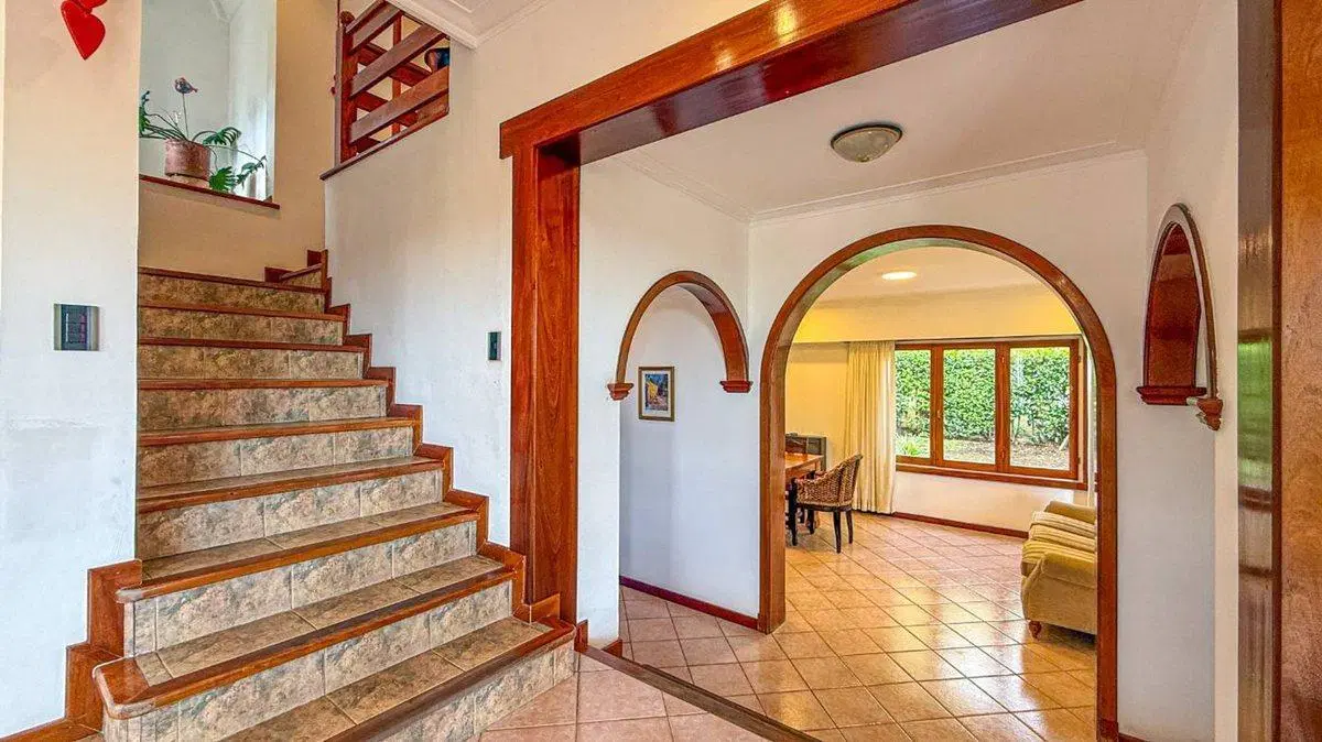 VENTA CASA 5 AMBIENTES PARQUE Y PISCINA SIERRAS 5