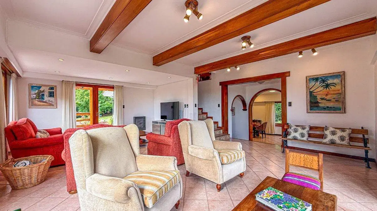 VENTA CASA 5 AMBIENTES PARQUE Y PISCINA SIERRAS 2