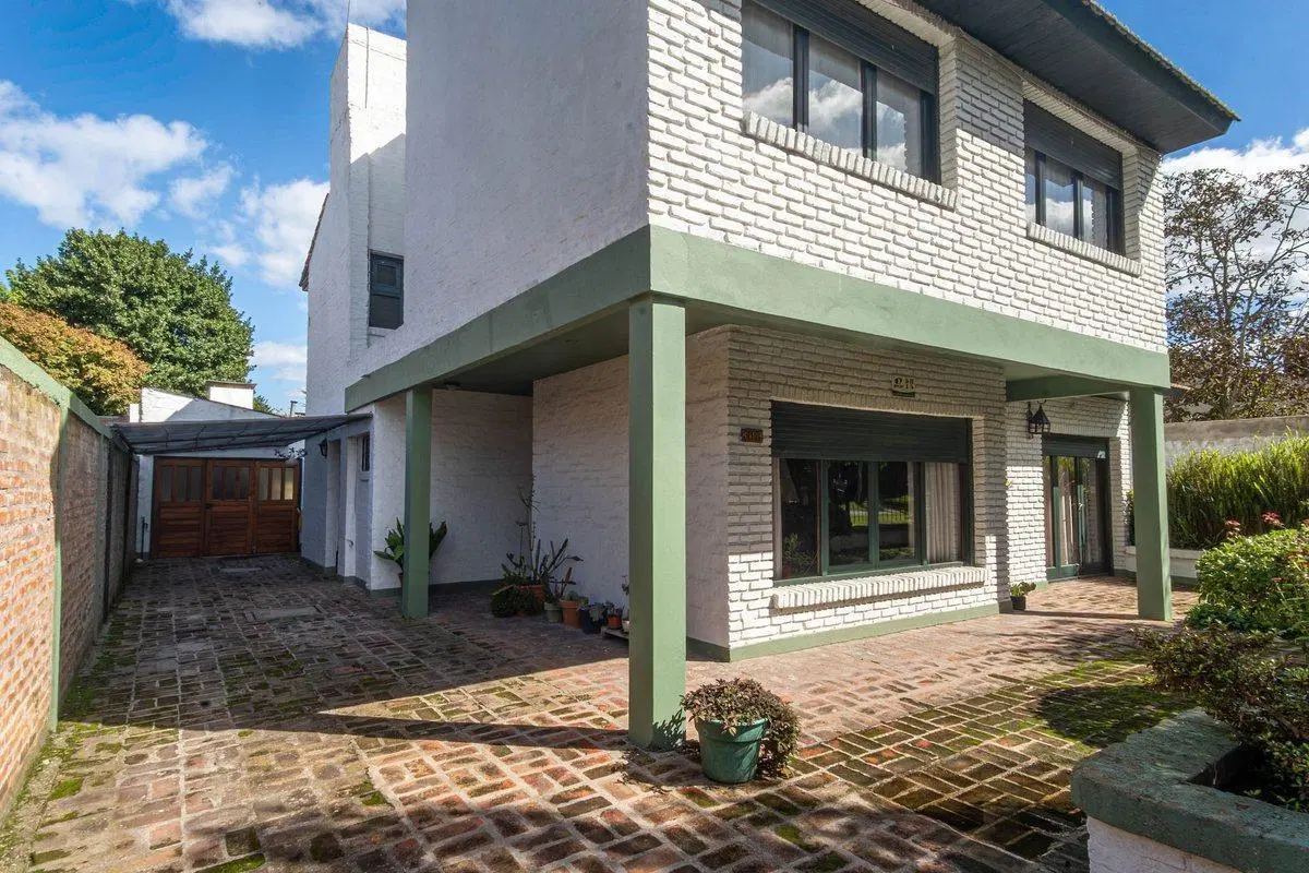 VENTA Casa 4 Ambientes con Parque quincho Caisamar 3