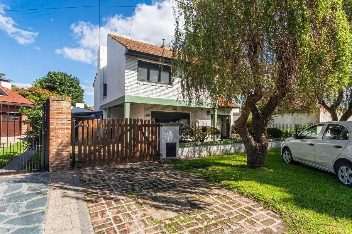 VENTA Casa 4 Ambientes con Parque quincho Caisamar 4