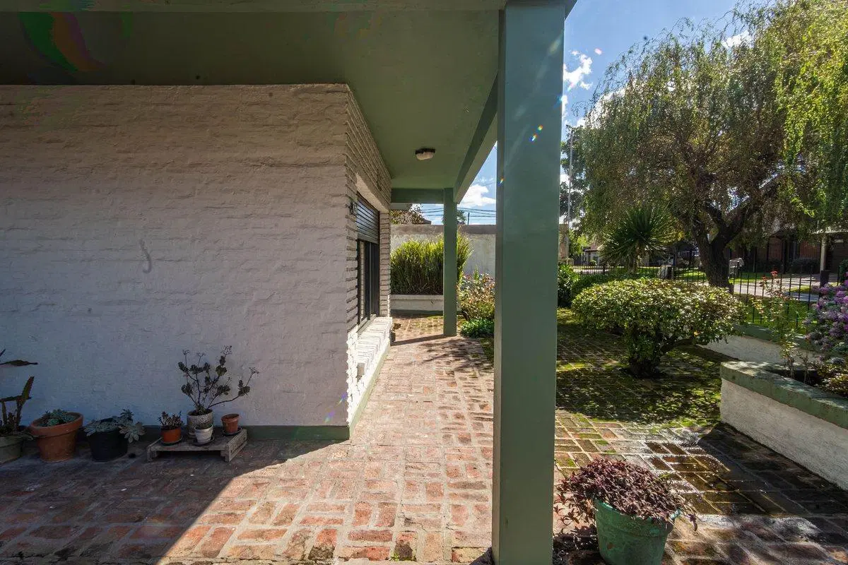 VENTA Casa 4 Ambientes con Parque quincho Caisamar 2