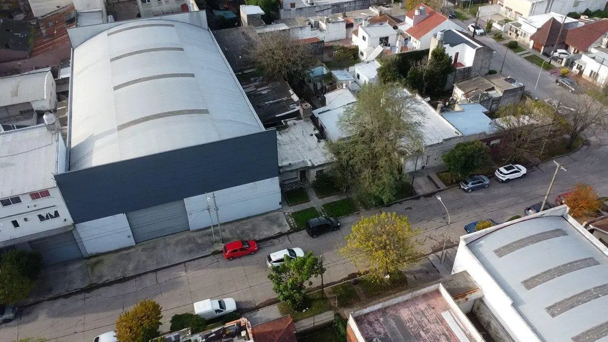 Venta de galpon con casa a reciclar bª los andes 2