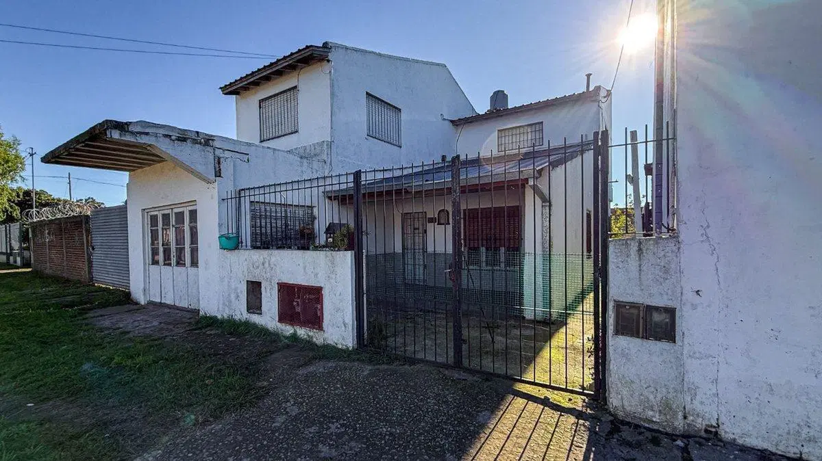 VENTA Casa 2 Amb con garage + Departamento 3 Amb 5