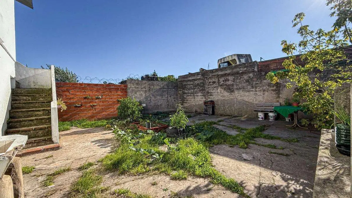 VENTA Casa 2 Amb con garage + Departamento 3 Amb 8