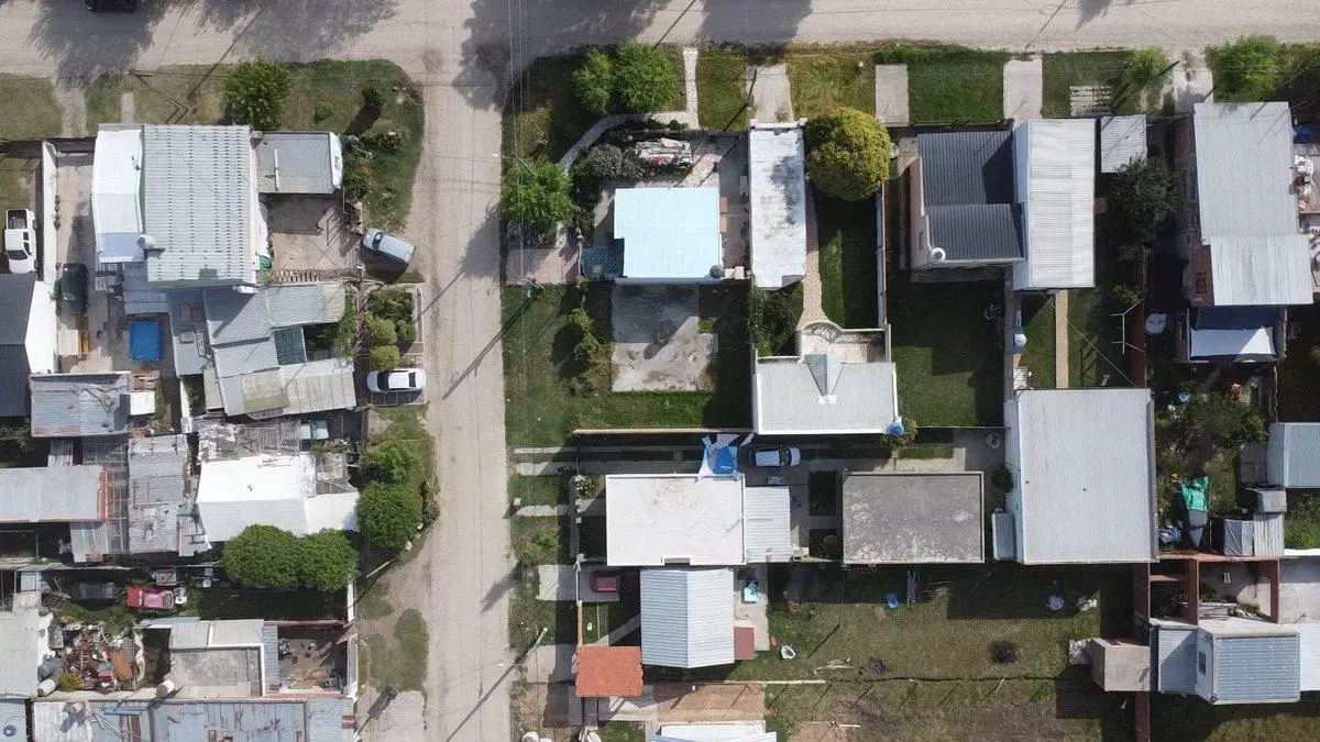 Venta Lote Aeroparque 151 m2  todos los servicios 5