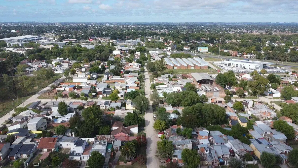 Venta Lote Aeroparque 151 m2  todos los servicios 3