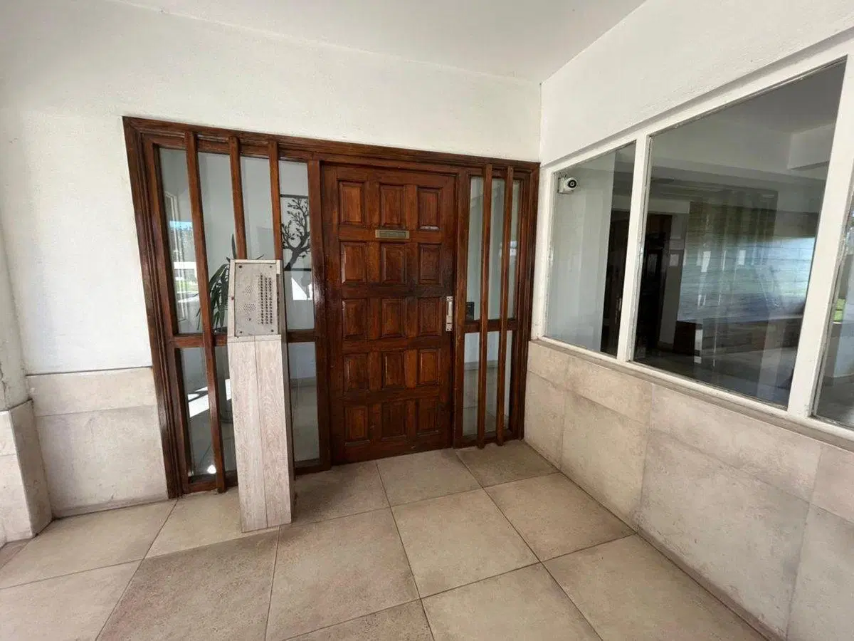 VENTA DPTO 2 AMBIENTES FRENTE SARMIENTO COCHERA 8