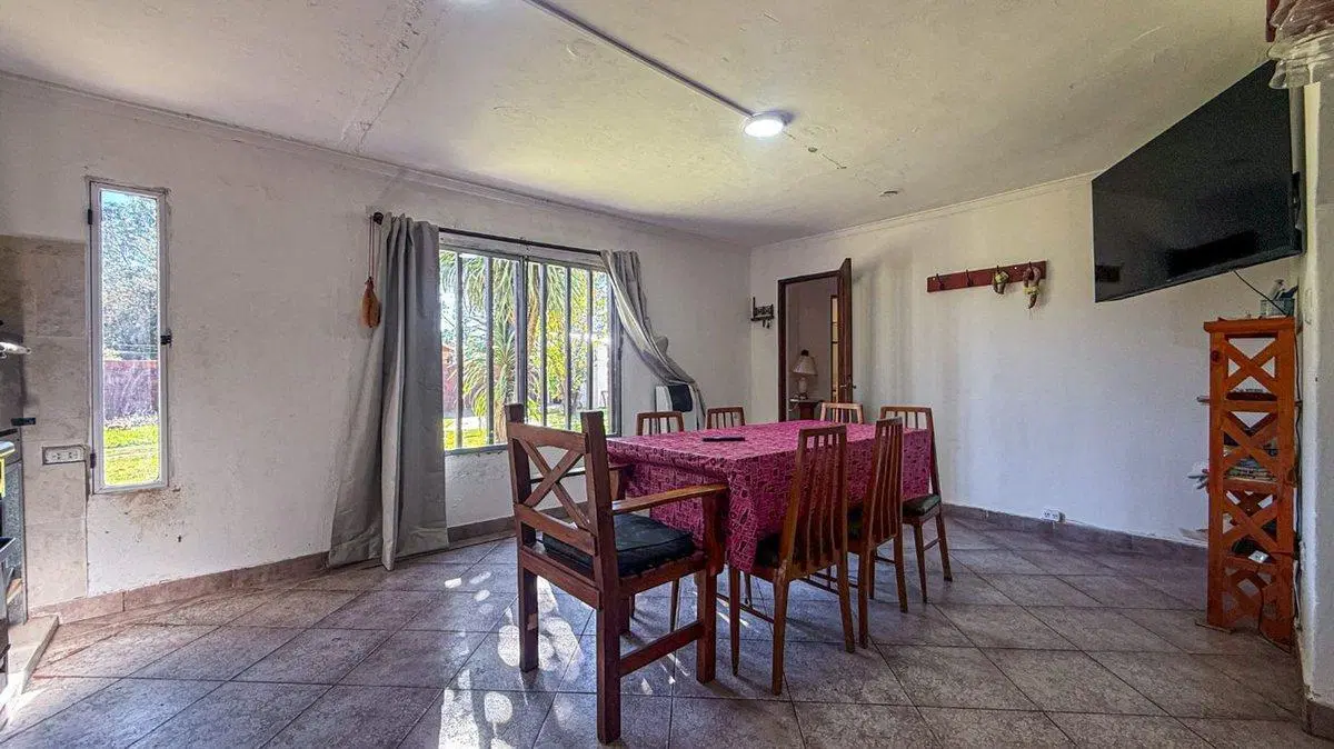 VENTA CASA 5 AMBIENTES COCHERA Y PARQUE + DEPTO 8
