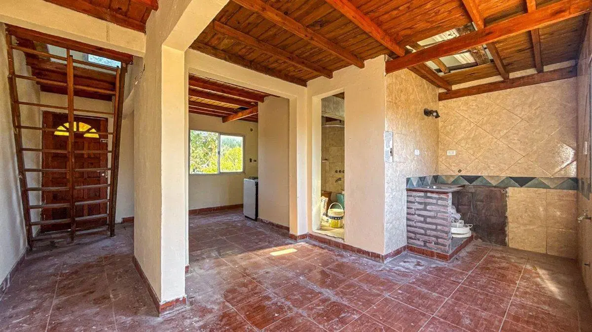 VENTA CASA 5 AMBIENTES COCHERA Y PARQUE + DEPTO 4