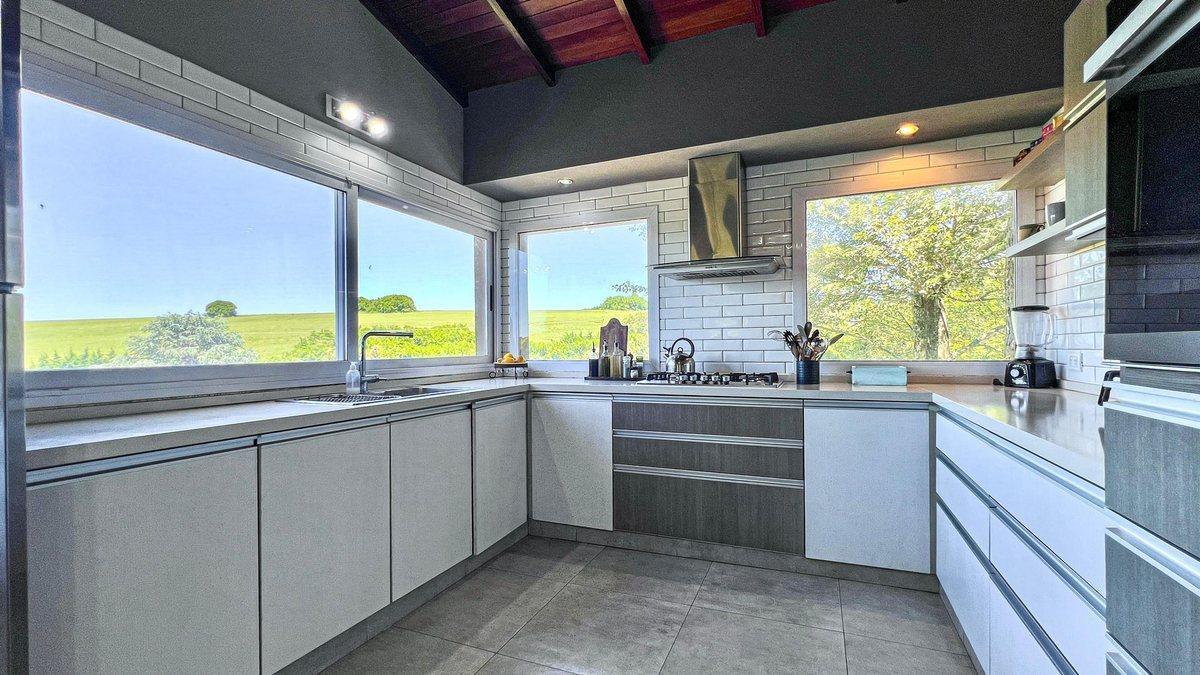 Foto de VENTA CASA 6 AMBIENTES SIERRA DE LOS PADRES PILETA, imagen 3