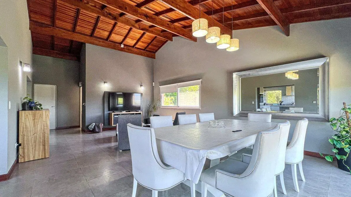 VENTA CASA 6 AMBIENTES SIERRA DE LOS PADRES PILETA 8
