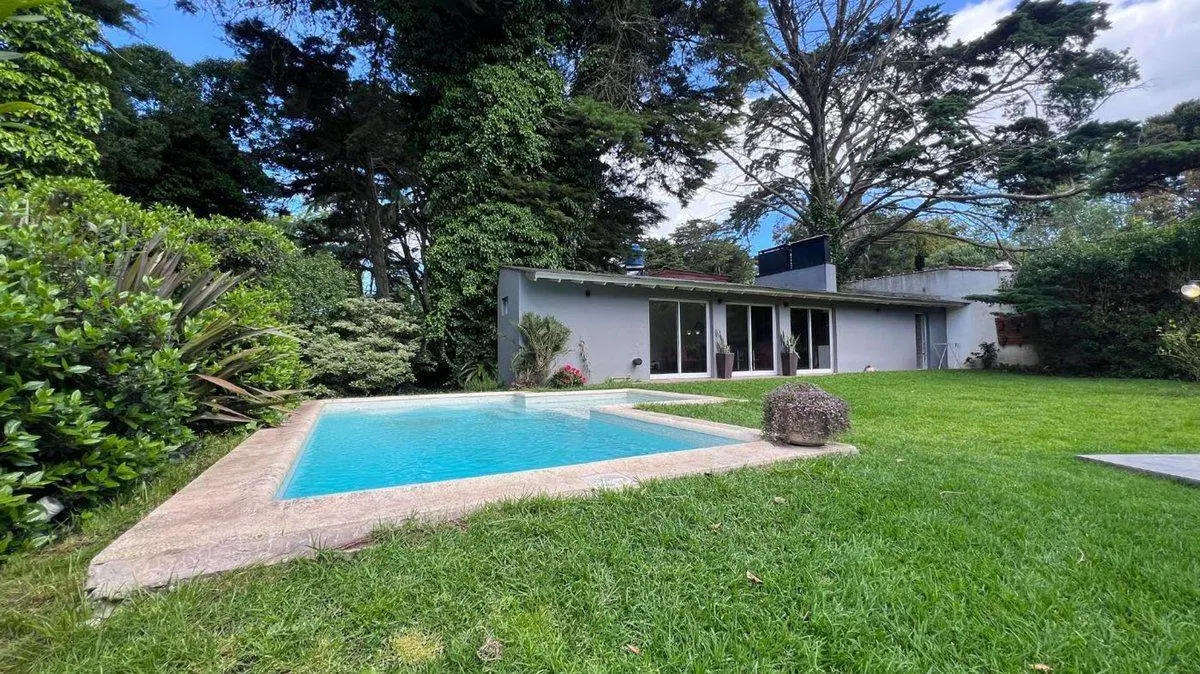 Venta casa 5 ambientes con pileta Colina Alegre 4