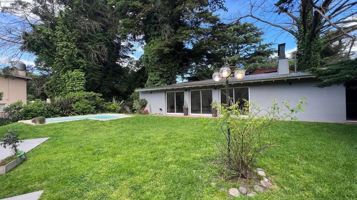 Venta casa 5 ambientes con pileta Colina Alegre 2