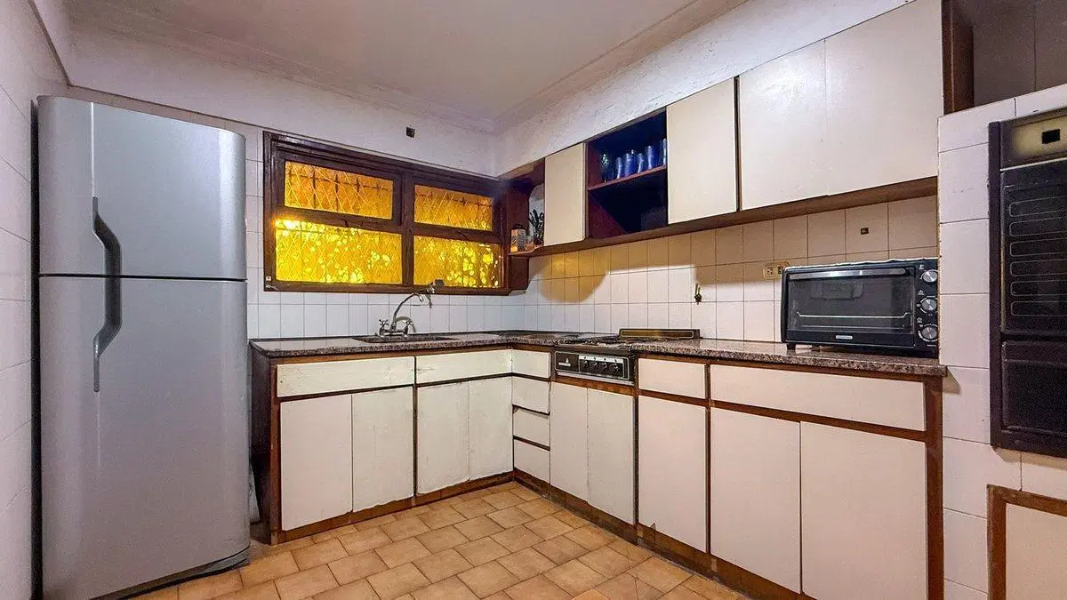 OPORTUNIDAD CASA CON LOCAL COMERCIAL 8
