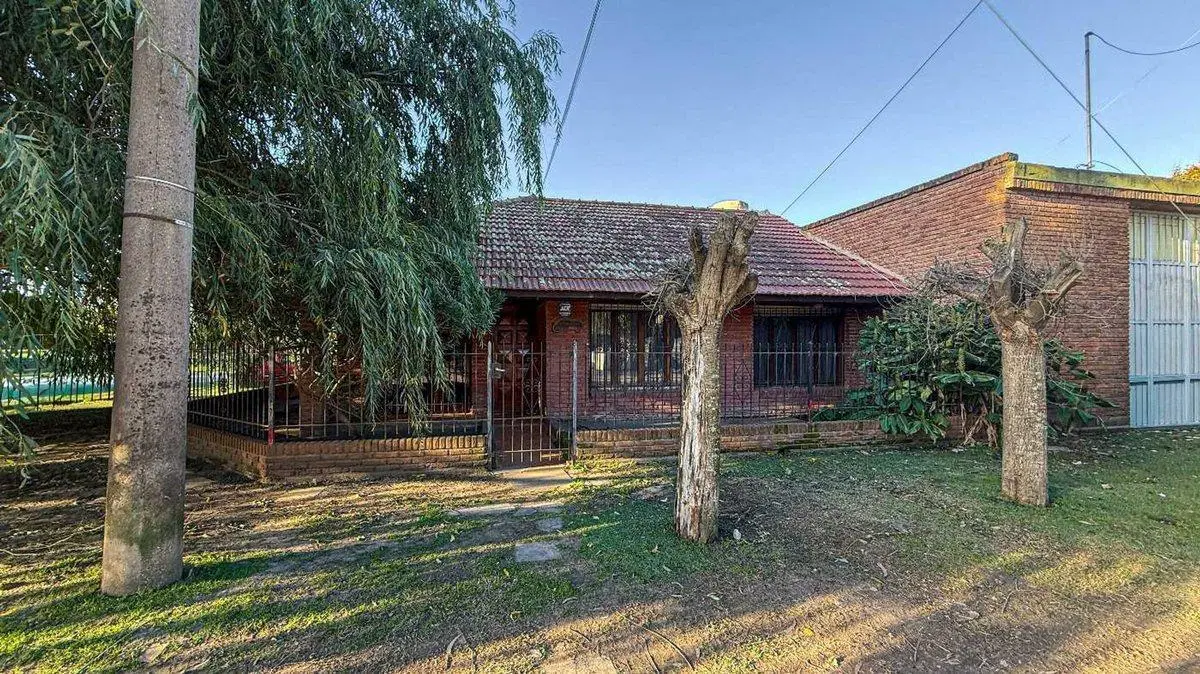 OPORTUNIDAD CASA CON LOCAL COMERCIAL 3