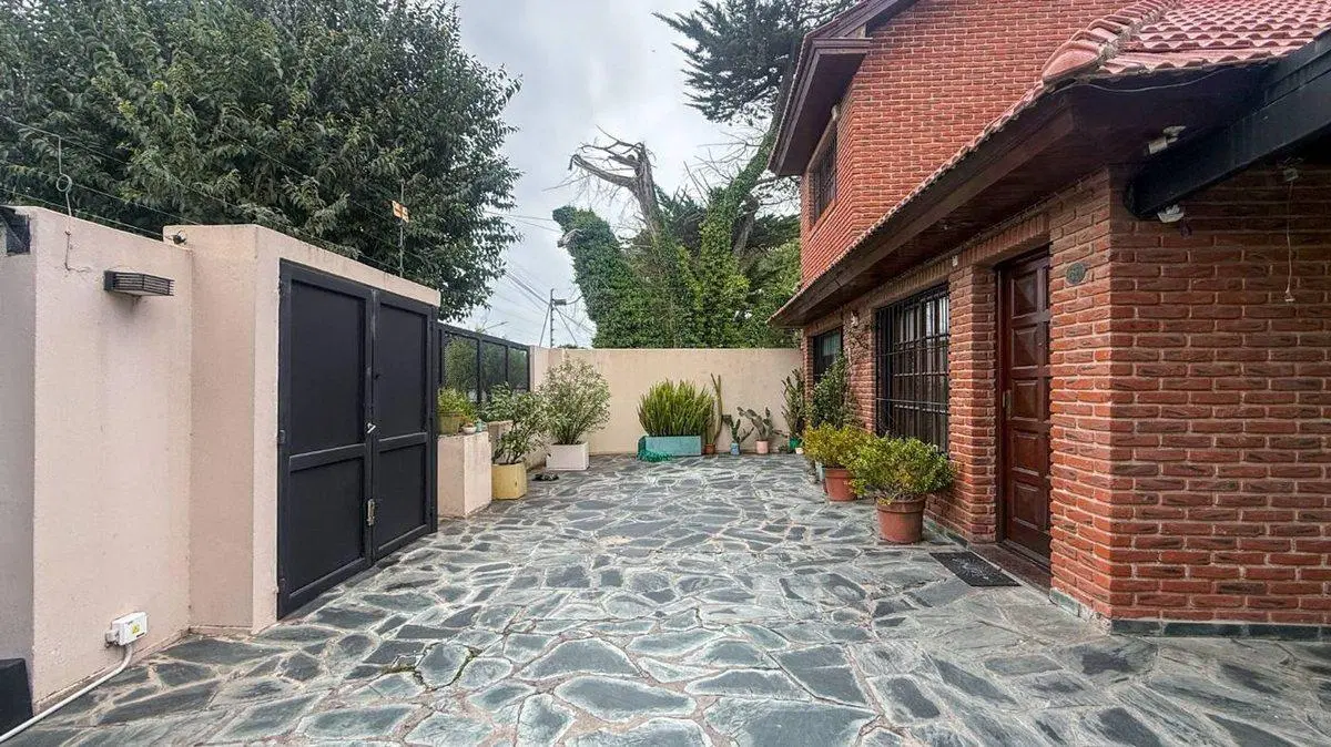 Venta Casa 5 amb en Caisamar c/ piscina y quincho 2