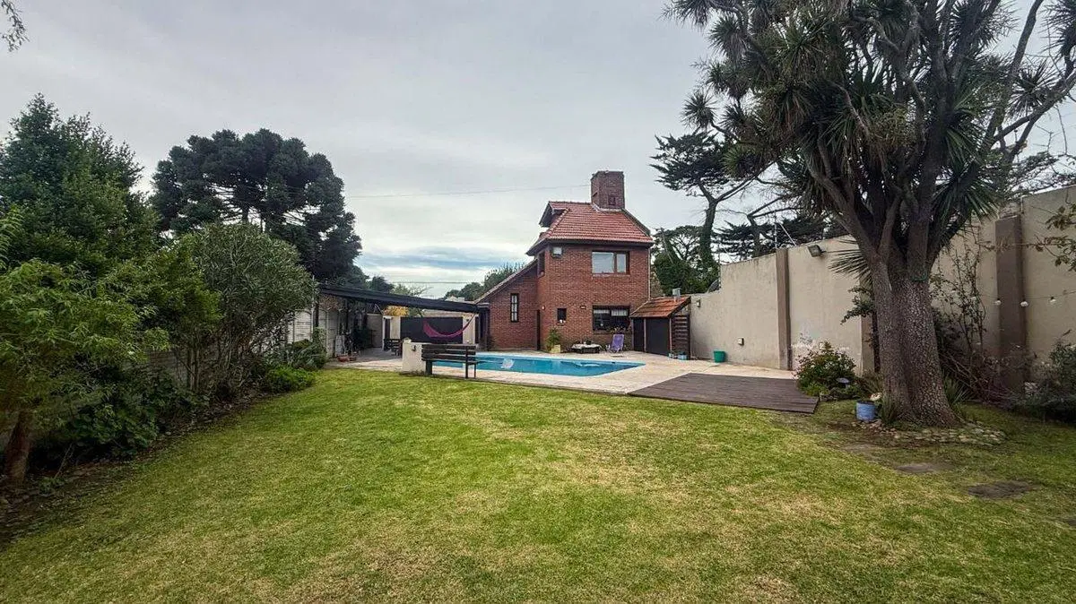 Venta Casa 5 amb en Caisamar c/ piscina y quincho 4
