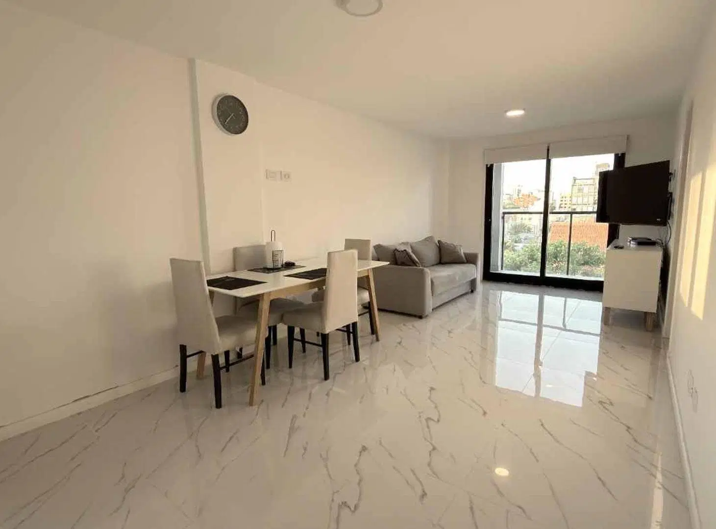 DEPARTAMENTO 2 AMBIENTES CON BALCÓN COCHERA 4