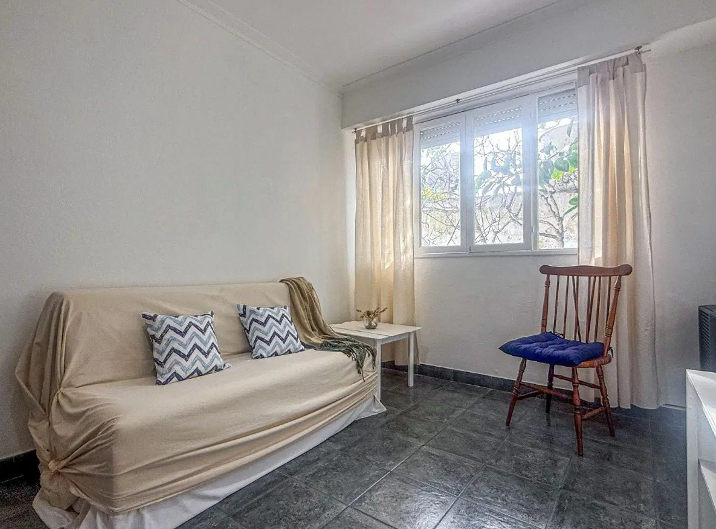 Alquiler 12 meses departamento 3 amb zona Guemes 5