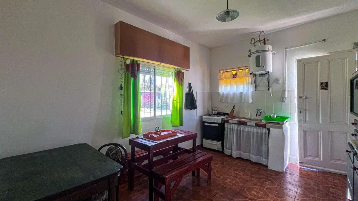 VENTA DE CASA 3 AMBIENTES CON PARQUE. 3