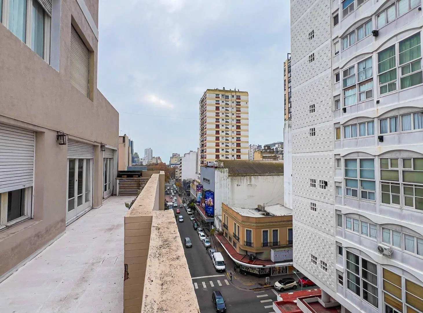 VENTA DEPARTAMENTO 5 AMBIENTES FRENTE CENTRO 4