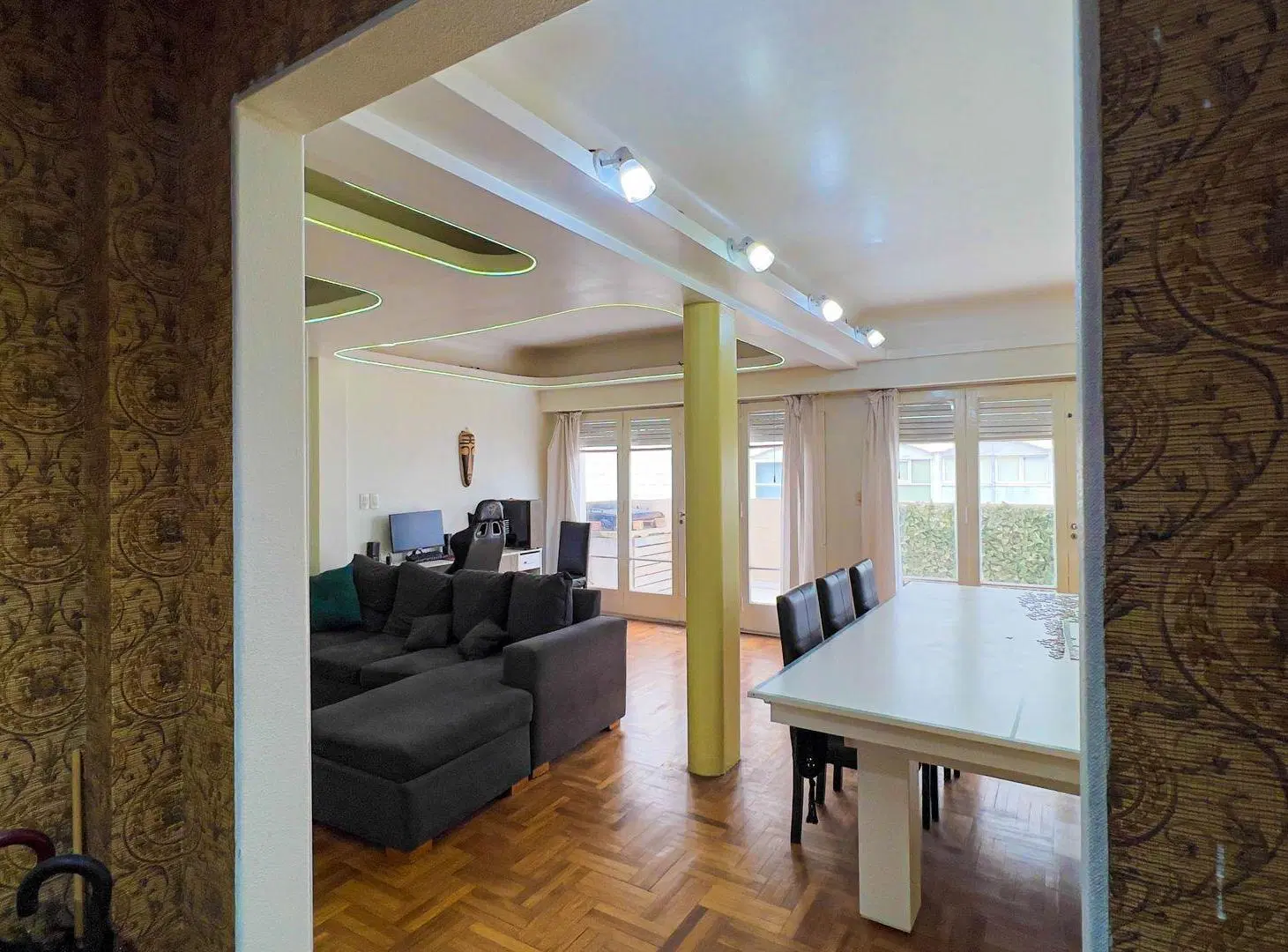 VENTA DEPARTAMENTO 5 AMBIENTES FRENTE CENTRO 5