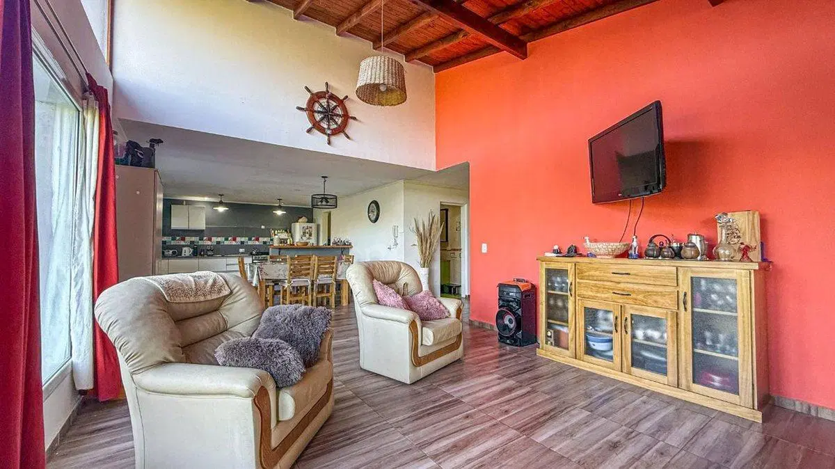 Venta casa 5 ambientes en Pl san carlos 4c del mar 5