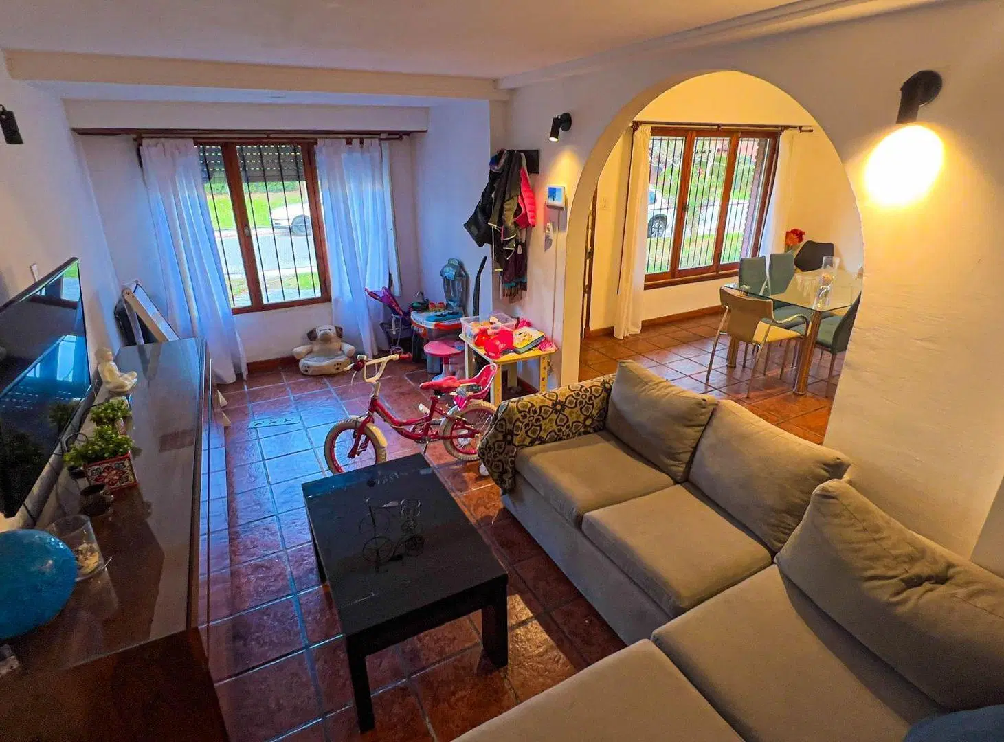 VENTA CASA 4 AMBIENTES CON PATIO BARRIO CAISAMAR. 8